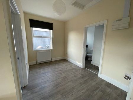 1 Bedroom Flat / Apartment - Portsmouth Road, Southampton - Photo 5