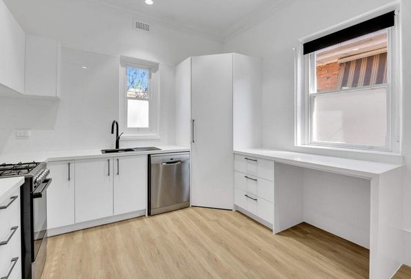 Classic Abbotsford Elegance with a Contemporary Edge - Photo 1