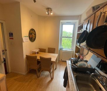 4 bedroom flat to rent - Photo 2