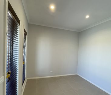 IDEAL FAMILY Home in Tarneit - Photo 3