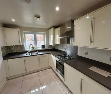 3 bedroom semi-detached house to rent - Photo 6