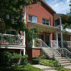 1 room apartment of 83m² in Gatineau - Photo 2