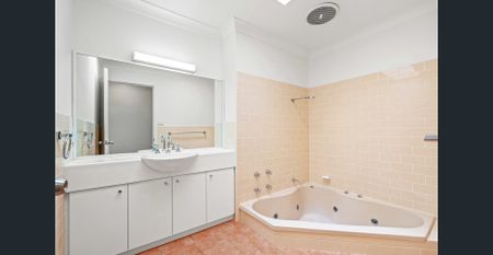 Coastal Living – 4 Bedroom Family Home - Photo 3