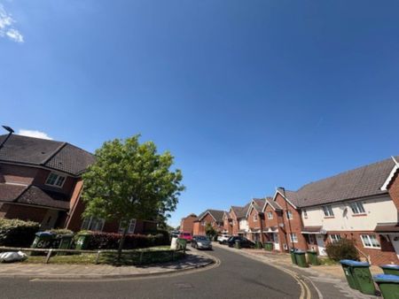 Price £1,650 pcm - Available Now - Unfurnished - Photo 4