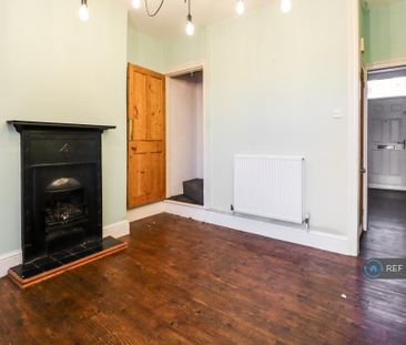 2 bedroom semi-detached house to rent - Photo 5