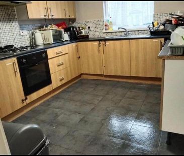 1 bedroom in a house share to rent - Photo 4