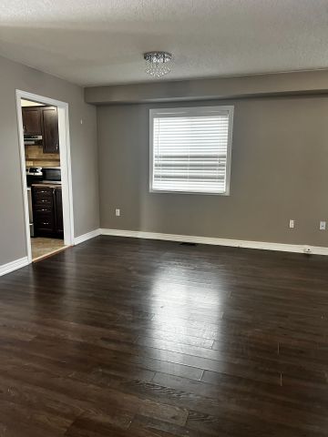 For Lease - 9 Admiral Crescent, Essa, Ontario - Photo 2