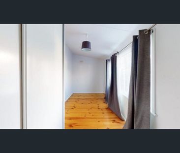 LOVELY FAMILY HOME - Photo 2