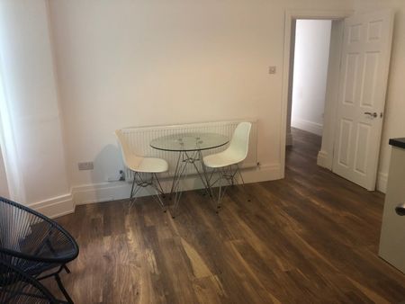 1 Bed Flat, Woburn House, SE20 - Photo 3