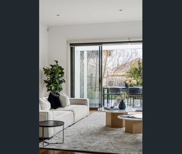 Coveted McKinnon zone contemporary townhouse. - Photo 1