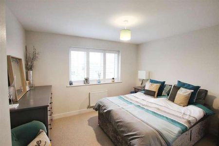 Horatio Gardens, Warsash, Southampton, SO31 - Photo 2