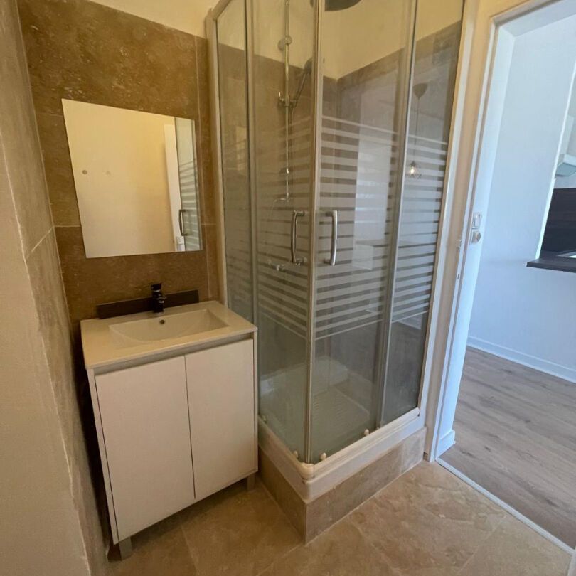 Marignane appartement de type 2 meublé avec cave Centre Ville le parc Camoin la tour avec ascenseur, - Photo 1