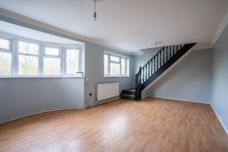 3 bedroom semi-detached house to rent - Photo 2