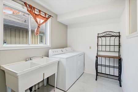 For Lease - 2999 Lakeside Drive Unit# Upper Level, Severn, Ontario - Photo 2