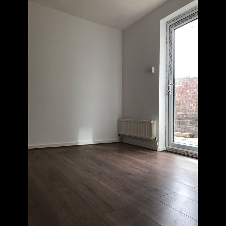 3 Bed Flat, Wakefield Street, E6 - Photo 1