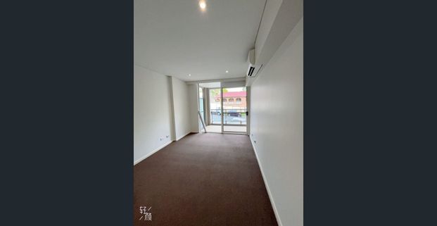 Fully Furnished-Super Convenient & Comfortable 3Bedroom Apt! Closed to Supermarket & Train! CONFIRM THE LEASE TERM IN ADVANCE! - Photo 1