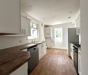 4 bedroom terraced house to rent - Photo 5