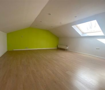 Alleenstaande en verzorgde villa, goed gelegen in een rustige en re... - Foto 5