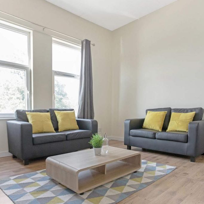 4 bedroom flat to rent - Photo 1