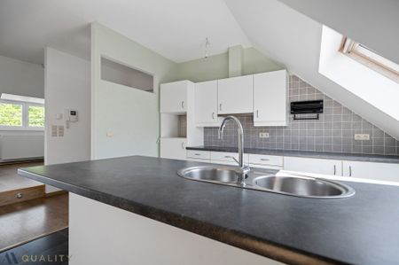 Centraal gelegen 2 slpk. appt. met gar. en terras. Vrij vanaf 15/03/2026 - Photo 2