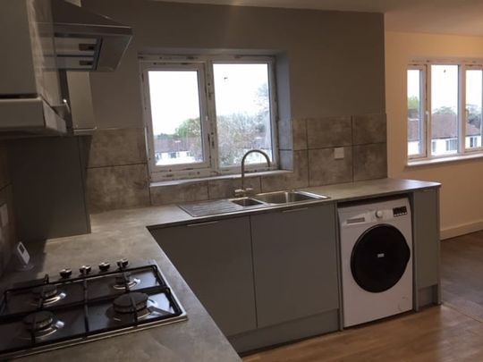 2 Bed Flat, Chapel Allerton, LS7 - Photo 1