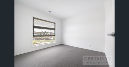 Stylish Family Haven in a Prime Sunbury Location! - Photo 4