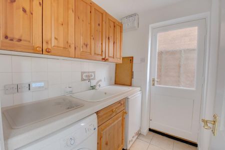 4 bedroom detached house to rent - Photo 4