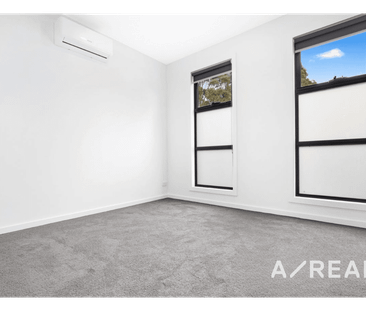 Modern Living in the Heart of Heidelberg West - Photo 1