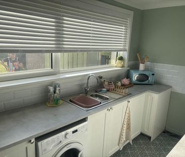 3 bedroom terraced house to rent - Photo 3