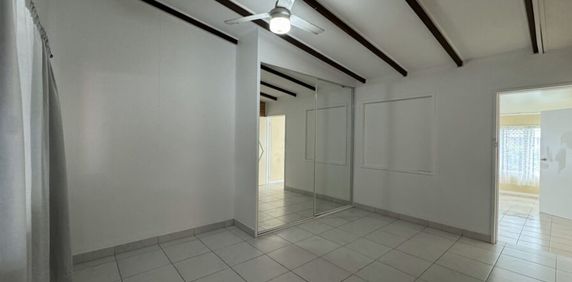 Renovated and Spacious 2-Bedrooms Granny Flat with Solar Panels - Photo 2