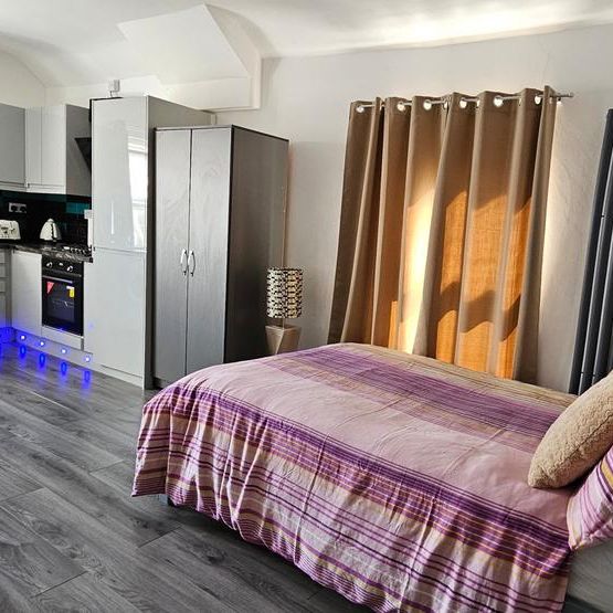 Studio to rent - Photo 1