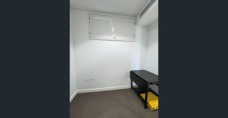 Stylish 1-Bedroom Apartment with Parking | Close to Train, Ferry & Shops - Photo 3