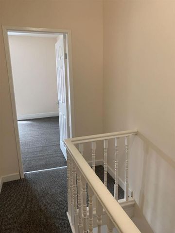 3 bedroom end of terrace house to rent - Photo 3