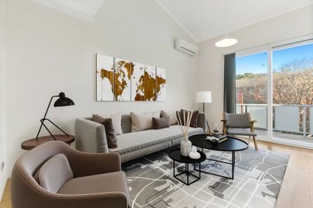 A STUNNING AND SPACIOUS MODERN SPLIT LEVEL APARTMENT - Photo 3