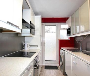 3 bedroom terraced house to rent - Photo 2