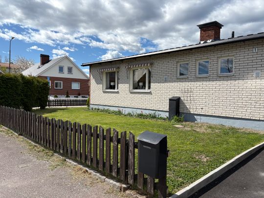 Blåbärsstigen, Köping - Photo 1