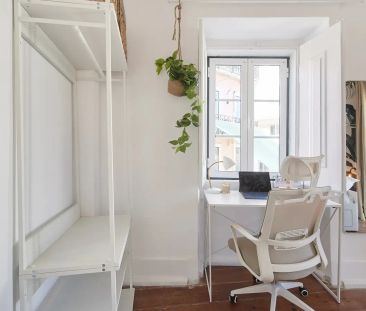 Room in a shared 13-bedroom apartment for rent in Lisbon, professionals only - Foto 2