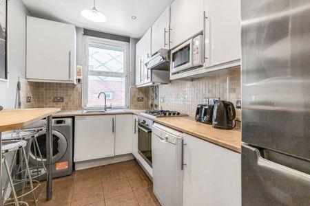 3 bedroom flat to rent - Photo 4