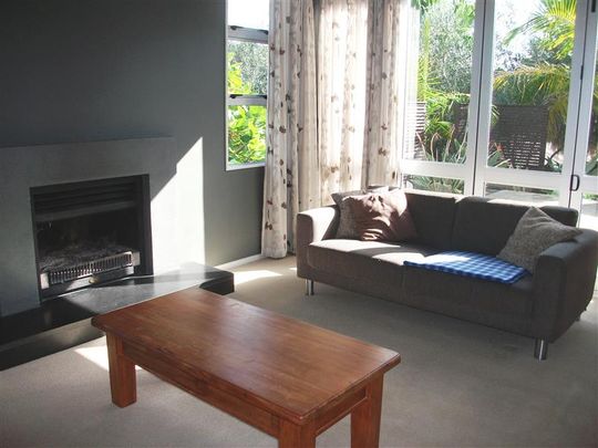 Property Management12 Bushglen Court, Browns Bay - House for Rent - Photo 1