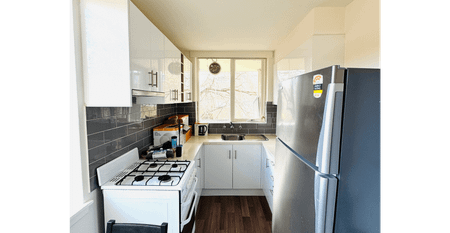 3-BED FULLY FURNISHED SOUTH YARRA UNIT WITH AIRCON, PARKING AND BALCONY; WALKABLE TO SOUTH YARRA STATION WITH TRAM ON TOORAK Rd. at DOORSTEP - Photo 5