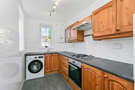 3 bedroom semi-detached house to rent - Photo 5