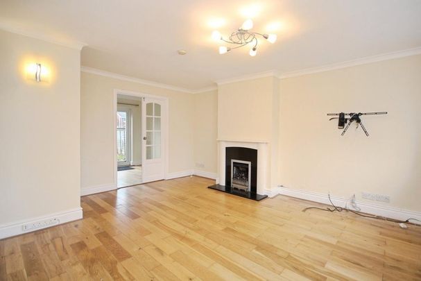 4 bedroom terraced house to rent - Photo 1