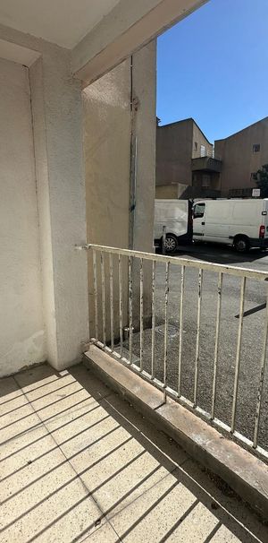 Location Appartement 1 pièce 30m² MARSEILLE 3ème - Photo 1