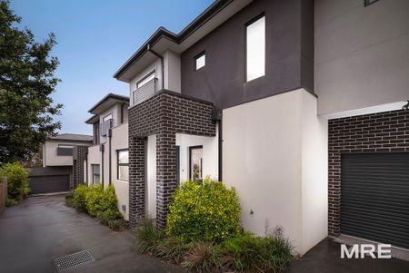 2/43 Linden Avenue, Ivanhoe - Photo 2