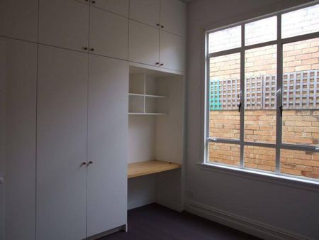 Single Fronted Cottage in Cosmopolitan Location - Photo 4