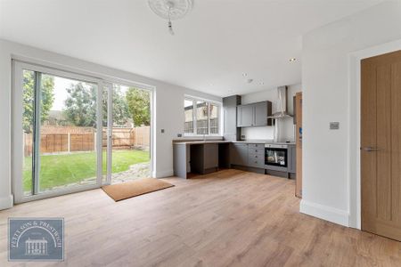 3 bedroom semi-detached house to rent - Photo 5