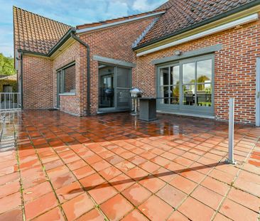 Ruime alleenstaande woning met vijf slaapkamers en grote tuin - Foto 2
