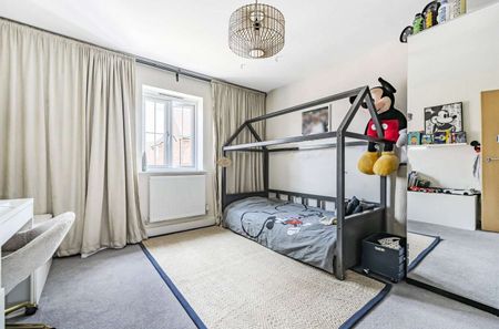 A well presented four bedroom family home - Photo 4