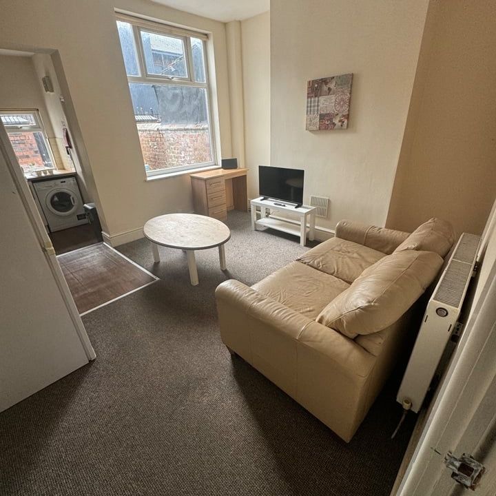 Room in a Shared House, Blandford Road, M6 - Photo 1
