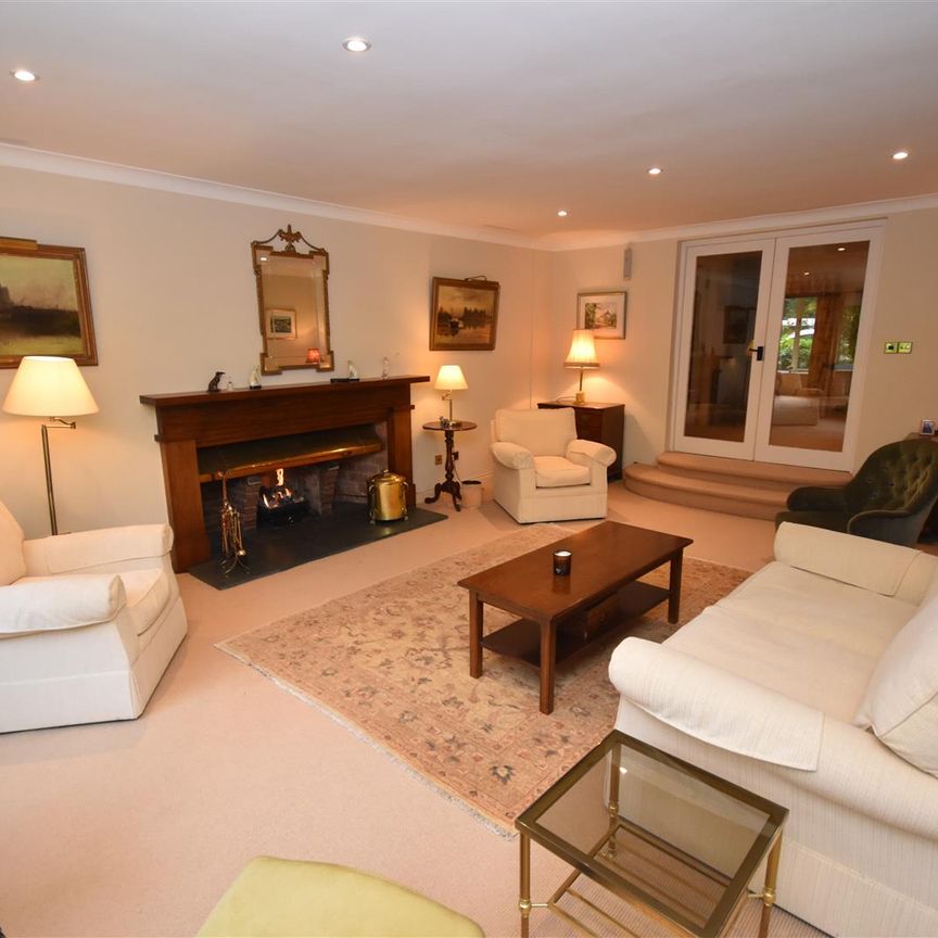 Puddington Lane, Burton - Photo 1